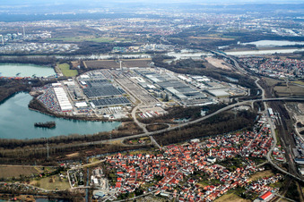 Automobilwerk Daimler von Westen in Wörth am Rhein im Bundesland Rheinland-Pfalz, Deutschland