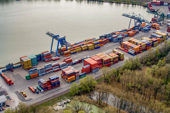 Luftaufnahme von Industriegebiet Oberwald: Rheinhafen COINTARGO in Wörth am Rhein im Bundesland Rheinland-Pfalz, Deutschland