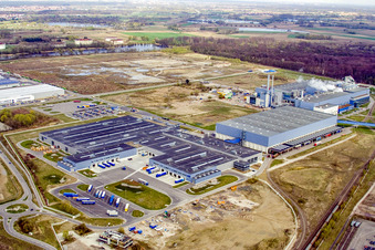 Schrägluftbild von Industriegebiet Oberwald, Papierfabrik Palm in Wörth am Rhein im Bundesland Rheinland-Pfalz, Deutschland