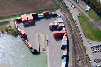 Containerhafen im Ortsteil Maximiliansau in Wörth am Rhein im Bundesland Rheinland-Pfalz, Deutschland