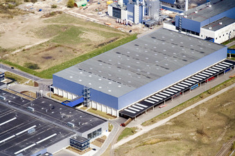 Gebäude und Produktionshallen auf dem Werksgelände der Papierfabrik Palm GmbH & Co. KG im Ortsteil Industriegebiet Wörth-Oberwald in Wörth am Rhein im Bundesland Rheinland-Pfalz, Deutschland
