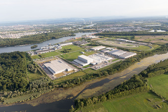 Luftbild von Industriegebiet Oberwald von Nordwesten in Wörth am Rhein im Bundesland Rheinland-Pfalz, Deutschland