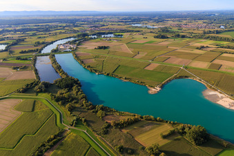 Polderbrücke zwischen Altrhein bei Neupotz und Rheinzabern Baggersee im Bundesland Rheinland-Pfalz, Deutschland