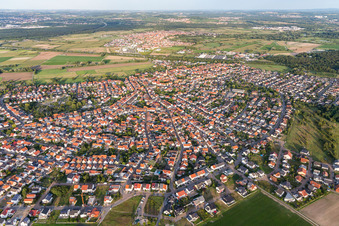 Luftbild von Ortsansicht der Straßen und Häuser der Wohngebiete in Sankt Leon in St. Leon-Rot im Bundesland Baden-Württemberg, Deutschland