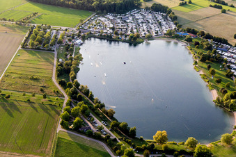 Luftbild von Freizeitzentrum der St Leoner Wasser-Ski-Seilbahn GmbH auf dem  See in Sankt Leon-Rot in St. Leon-Rot im Bundesland Baden-Württemberg, Deutschland