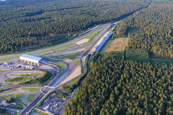 Luftbild von Osttribüne des Motodrom Hockenheimring Baden-Württemberg, Deutschland