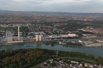 Luftaufnahme von Großkraftwerk Mannheim am Rhein bei Neckarau im Bundesland Baden-Württemberg, Deutschland