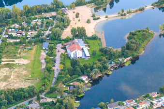 Luftbild von Naherholungsgebiet Blaue Adria mit Campingplatz, Strandbad und Hotel Darstein am Adriaweher in Altrip im Bundesland Rheinland-Pfalz, Deutschland