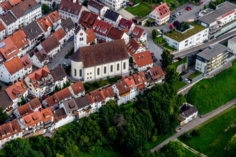 Kirchengebäude im Altstadt- Zentrum der Innenstadt in Mühlheim an der Donau im Bundesland Baden-Württemberg, Deutschland