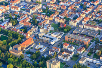 Kreissparkasse Tuttlingen - Hauptstelle neben Alte Festhalle, Städt. Musikschule, im Bundesland Baden-Württemberg, Deutschland
