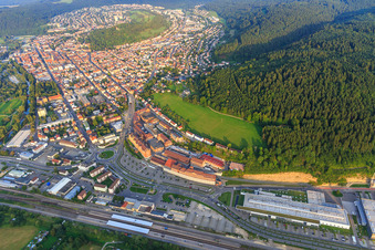 Ortsansicht Möhringer Straße von Westen im Vordergrundf Aesculap AG (B. Braun) in Tuttlingen im Bundesland Baden-Württemberg, Deutschland