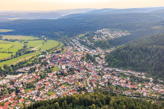 Luftbild von Ortsansicht der Straßen und Häuser der Wohngebiete im Ortsteil Möhringen in Tuttlingen im Bundesland Baden-Württemberg, Deutschland