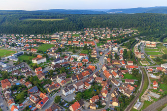 Luftbild von Schlossplatz mit  St. Peter und Paul und Hector Kinderakademie Immendingen in Oberes Schlos An d. Steig im Bundesland Baden-Württemberg, Deutschland