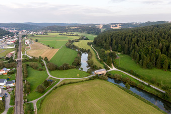 Luftbild von Historische, überdachte Brücke über die Donau in Zimmern in Immendingen im Bundesland Baden-Württemberg, Deutschland