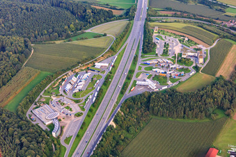 Solardach Autobahn Raststätte / Rastanlage im Hegau - OST and der A81 in Engen im Bundesland Baden-Württemberg, Deutschland