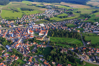 Ortsansicht aus Norden mit Schloss Meßkirch und Kirche St. Martin im Bundesland Baden-Württemberg, Deutschland
