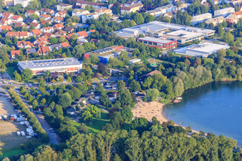 Strand des Badesee Bensheim am Abend im Bundesland Hessen, Deutschland