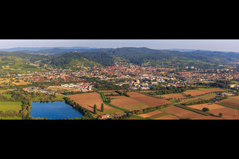 Stadtpanorama am Rand des Odenwalds aus Westen in Heppenheim im Bundesland Hessen, Deutschland