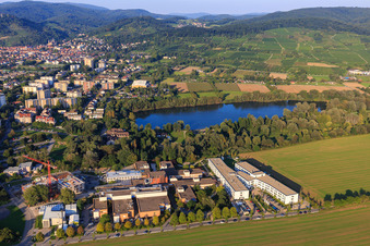 Kreiskrankenhaus Bergstraße GmbH vor dem Bruchsee in Heppenheim im Bundesland Hessen, Deutschland
