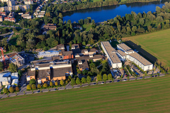 Luftbild von Kreiskrankenhaus Bergstraße GmbH vor dem Bruchsee in Heppenheim im Bundesland Hessen, Deutschland