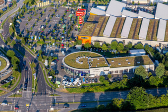 Autohandels- Gebäude des Autohauses Auto Knapp GmbH in Weinheim im Bundesland Baden-Württemberg, Deutschland