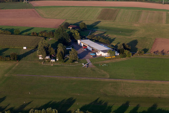 Flugplatz Weinheim des Luftsportvereins Weinheim 1932 eV im Bundesland Baden-Württemberg, Deutschland