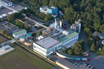 Süpro GmbH im Ortsteil Hüttenfeld in Lampertheim im Bundesland Hessen, Deutschland von oben