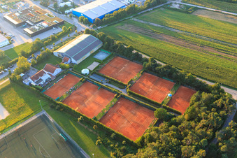 Luftaufnahme von Sportplätze des Tennisclub Olympia Lorsch e.V. und der Tvgg Lorsch im Bundesland Hessen, Deutschland