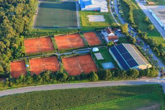 Schrägluftbild von Sportplätze des Tennisclub Olympia Lorsch e.V. und der Tvgg Lorsch im Bundesland Hessen, Deutschland