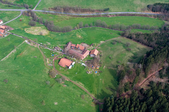 Gehöft am Mossaubach im Ortsteil Unter-Mossau in Mossautal im Bundesland Hessen, Deutschland