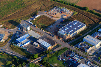 Gewerbegebiet Carl-Bosch-Straße mit Baustelle für Neubau von Caratec GmbH im Ortsteil Queichheim in Landau in der Pfalz im Bundesland Rheinland-Pfalz, Deutschland
