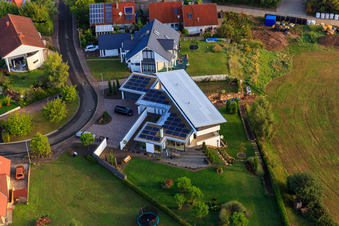 Moderne Villa in der Schweppenhäuserstraße in Oberotterbach im Bundesland Rheinland-Pfalz, Deutschland