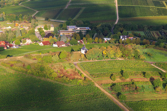 Kapelle Kleine Kalmit aus Osten im Ortsteil Arzheim in Landau in der Pfalz im Bundesland Rheinland-Pfalz, Deutschland