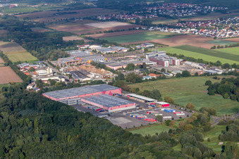 Hornbach Logistikzentrum vor dem Industriegebiet Landau Ost im Ortsteil Dreihof in Essingen im Bundesland Rheinland-Pfalz, Deutschland