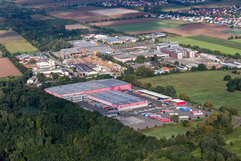 Luftbild von Hornbach Logistikzentrum vor dem Industriegebiet Landau Ost im Ortsteil Dreihof in Essingen im Bundesland Rheinland-Pfalz, Deutschland
