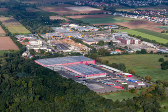 Luftaufnahme von Hornbach Logistikzentrum vor dem Industriegebiet Landau Ost im Ortsteil Dreihof in Essingen im Bundesland Rheinland-Pfalz, Deutschland