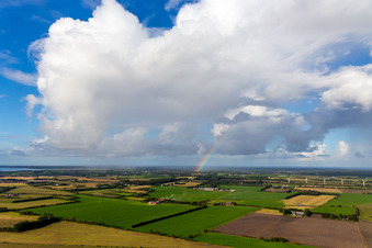 Janderup, Regenbogen unter Cumulus im Bundesland Syddanmark, Dänemark