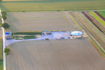 Luftbild von Fundamentgründung des Windparks Freckenfeld der EnBW -für Windenergieanlage mit 6 Windrädern im Bundesland Rheinland-Pfalz, Deutschland