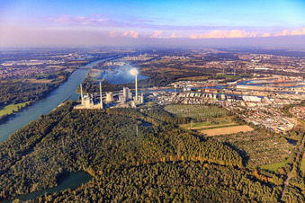 Karlsruher Rheinhäfen mit EnBW Energie Baden-Württemberg AG, Rheinhafen-Dampfkraftwerk Karlsruhe aus Süden im Ortsteil Daxlanden, Deutschland
