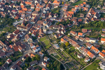 Luftbild von Friedhof in Eisingen im Bundesland Baden-Württemberg, Deutschland