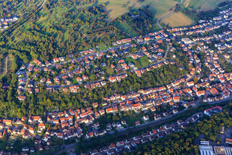 Siedlung zwischen Wingertweg und Kraichgaustr in Ispringen im Bundesland Baden-Württemberg, Deutschland