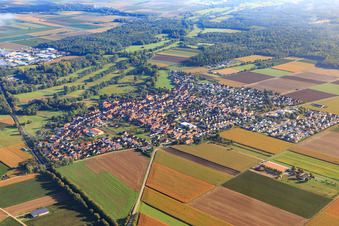 Luftbild von Ortsübersicht zwischen Wolken von Südwesten in Steinweiler im Bundesland Rheinland-Pfalz, Deutschland