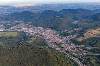 Annweiler am Trifels im Bundesland Rheinland-Pfalz, Deutschland aus der Luft