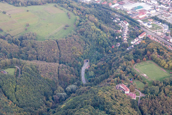 B48 Tunnelportal im Ortsteil Sarnstall in Annweiler am Trifels im Bundesland Rheinland-Pfalz, Deutschland