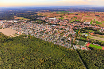 Luftbild von Stadtansicht aus Nordwesten in Bellheim im Bundesland Rheinland-Pfalz, Deutschland
