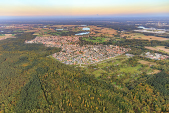 Luftbild von Stadtansicht aus Westen in Jockgrim im Bundesland Rheinland-Pfalz, Deutschland