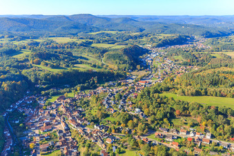 Luftbild von Dorfübersicht im Wieslautertal aus Osten in Bundenthal im Bundesland Rheinland-Pfalz, Deutschland