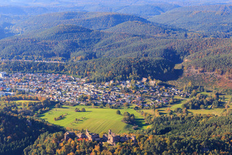 Hauensteiner Straße und Eremitage Dahn - Ferienwohnung in Terassenhaus im Bundesland Rheinland-Pfalz, Deutschland