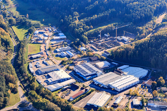 Industriegebiet Industriestraße aus Norden mit Frank Handels-GmbH & Co. KG,  Manfred Leidner Natursteinhandel und Kranvermietung in Dahn im Bundesland Rheinland-Pfalz, Deutschland