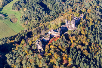Schrägluftbild von Dahn, Ruine Alt-Dahn im Bundesland Rheinland-Pfalz, Deutschland